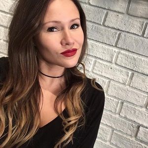 Meet your Posher, Idana